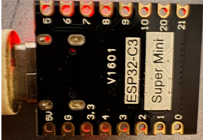 ../../../../../_images/ESP32-C3-SuperMini-headers.jpg